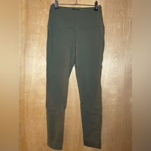 Jones & Co. Olive Green Leggings - Size Small